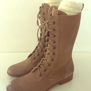 Banana Republic  tan lace up boots